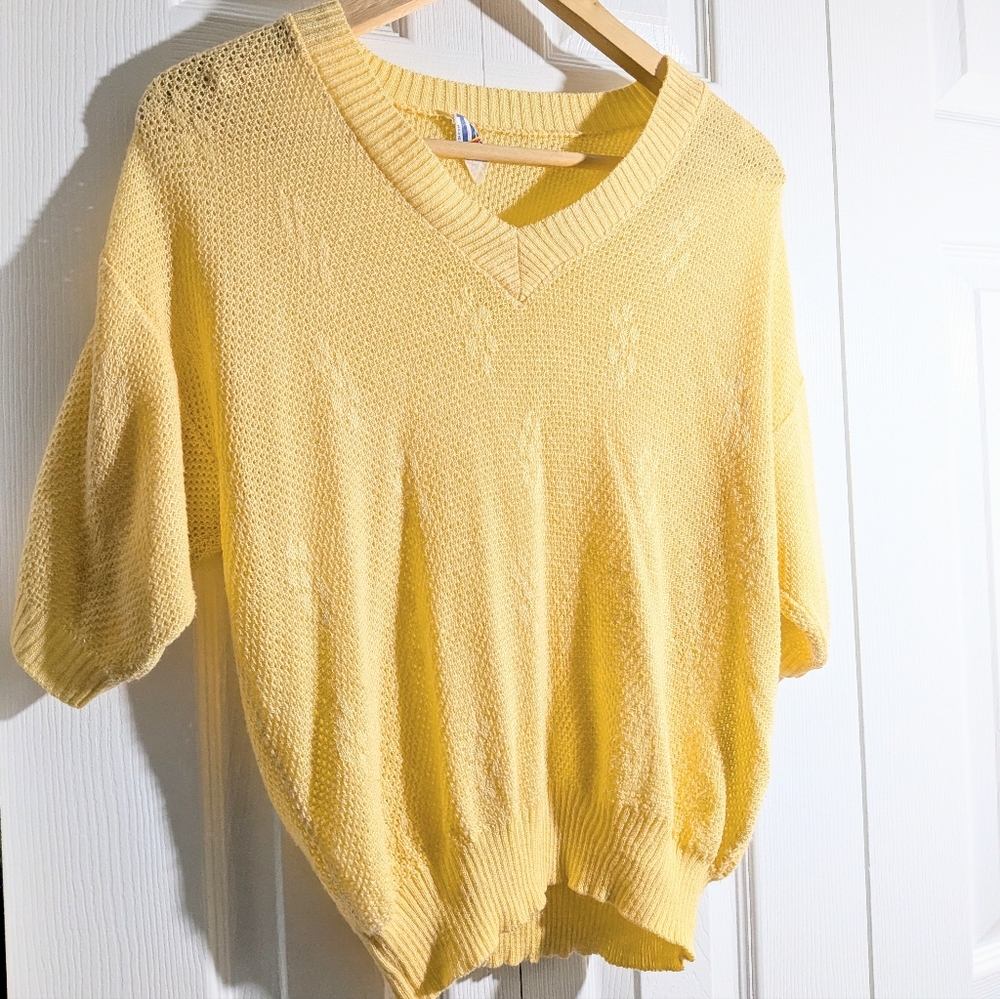 Vintage Yellow Short Sleeve Light Knit Sweater. Size M fit